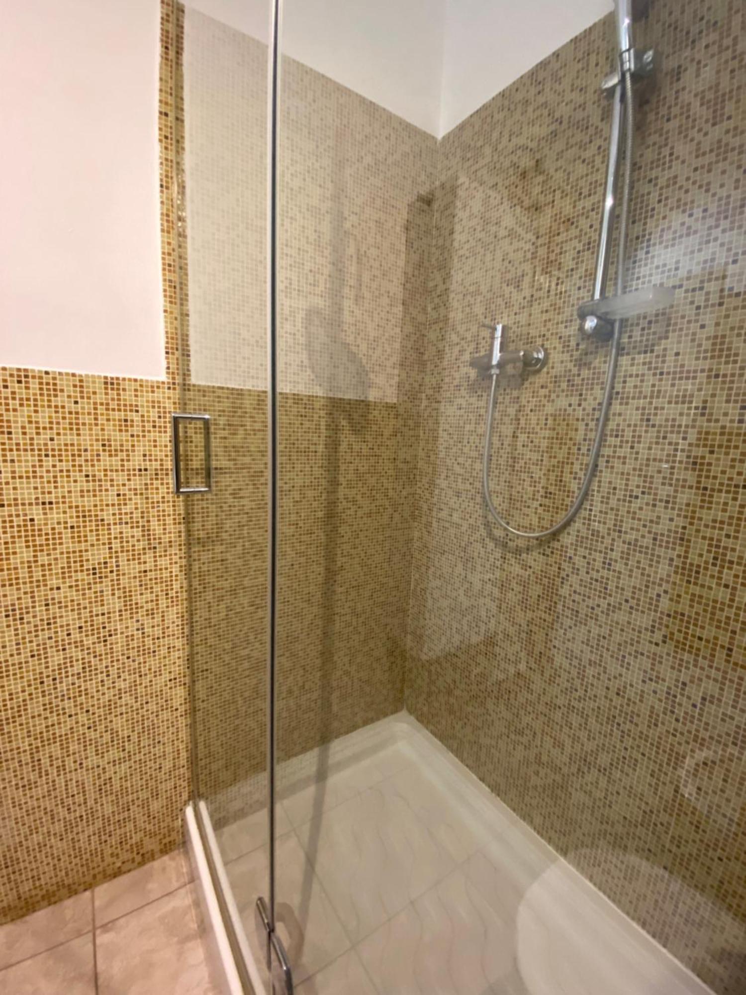 Avantgard Rooms Western Station Bolonya Dış mekan fotoğraf